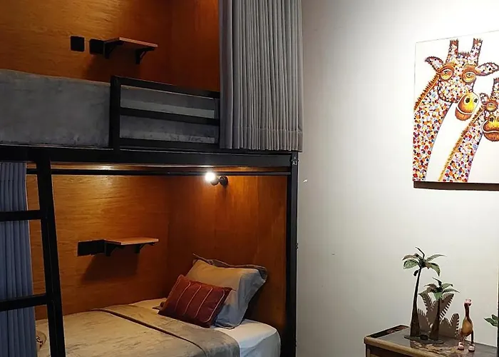 Aira Backpackers Hostal *